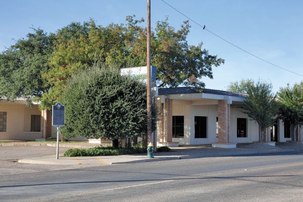 First United Bank Earthbank location